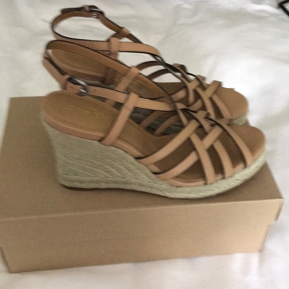 Sandals - Picture 2 of 5